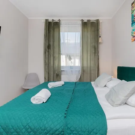 Deluxe House With Bedroom Bathtub By Renters Prestige *