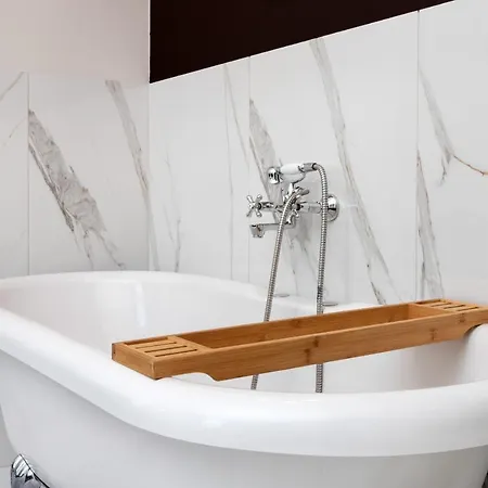 Deluxe House With Bedroom Bathtub By Renters Prestige グダニスク