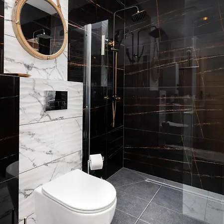 Deluxe House With Bedroom Bathtub By Renters Prestige * غدانسك