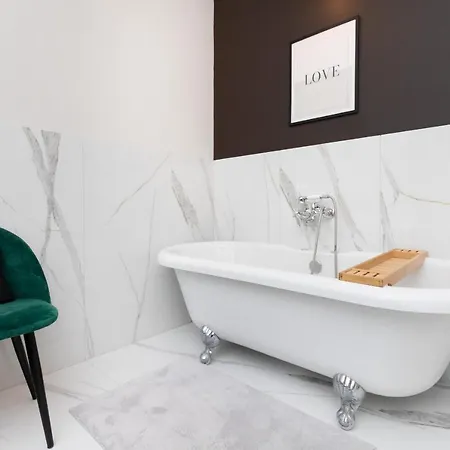 Deluxe House With Bedroom Bathtub By Renters Prestige غدانسك